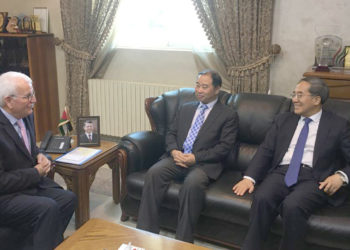 بحث تبادل المنح الدراسية بين الأردن والصين