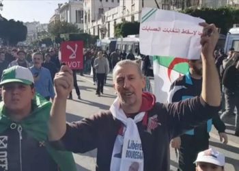 قبل الانتخابات بساعات.. مظاهرات داعمة ورافضة لرئاسيات الجزائر