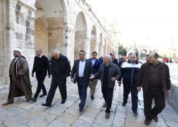 الداوود ينقل تحيّات الملك لموظفي أوقاف القدس