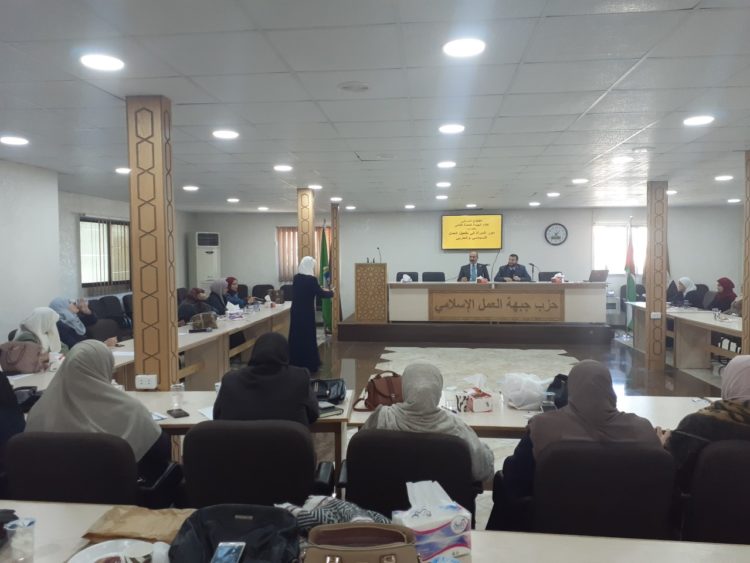العضايلة خلال لقاء القطاع النسائي بحزب جبهة العمل الإسلامي