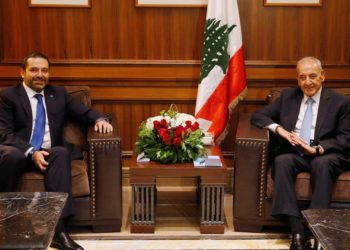 بري (يمين) والحريري دعيا إلى الإسراع في تشكيل الحكومة اللبنانية (رويترز-أرشيف)