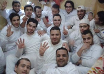 مجموعة من المعتقلين السياسيين بأحد السجون المصرية (الجزيرة)