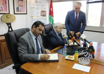 مذكرة تفاهم لإنشاء أول مصنع أردني عربي لإنتاج الكمبيوترات