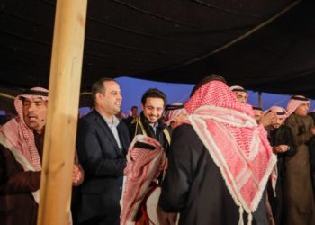 ولي العهد يلتقي مجموعة من أبناء البادية الشمالية