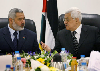 “الأخبار”: مباحثات بين “حماس” و”فتح” حول خليفة عباس