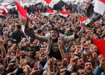 ذكرى 25 يناير: تصدع داخل معسكر السيسي