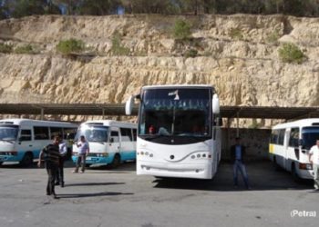الطفيلة: مطالبات باستبدال الحافلات الكبيرة بباصات متوسطة