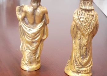 القبض على 3 أشخاص بحوزتهم قطع أثرية للبيع