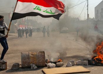 حرق خيام واعتقالات بعد فض الأمن العراقي لاعتصام البصرة (فيديو)