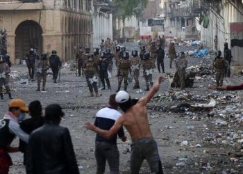العراق: 59 إصابة خلال مواجهات بين متظاهرين وأمن في واسط