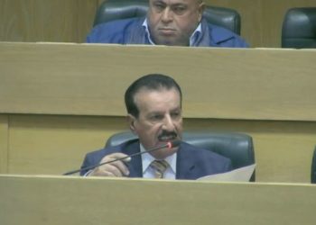 العكايلة يتحدى الحكومة.. ما قصة المنح الخارجية و”التحول الاقتصادي”؟