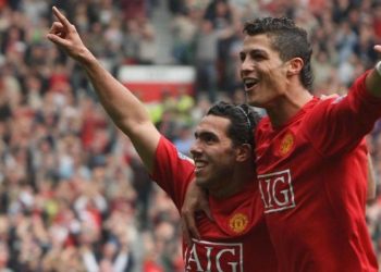رونالدو مع تيفيز خلال حملهما قميص مانشستر يونايتد
