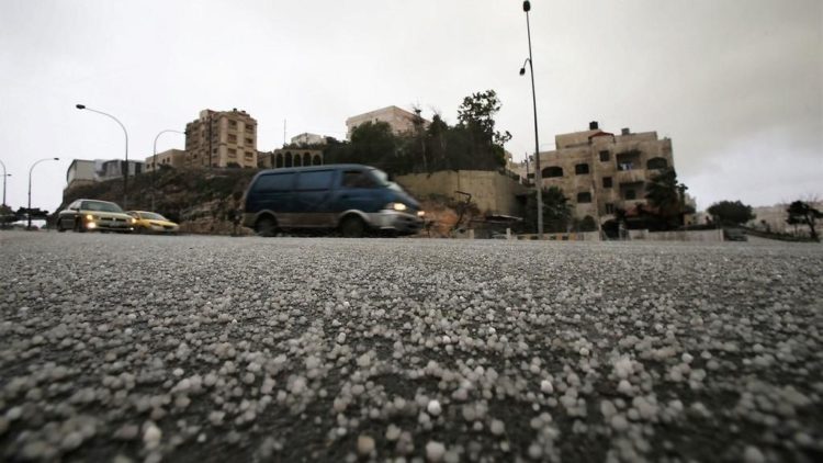 طوارئ قصوى وتوقع زخات ثلجية الثلاثاء