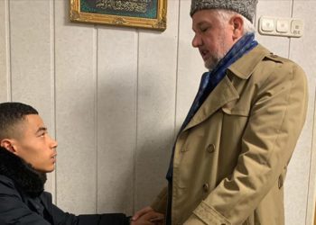 كاميروني يشهر إسلامه إثر نجاته من هجوم هاناو العنصري