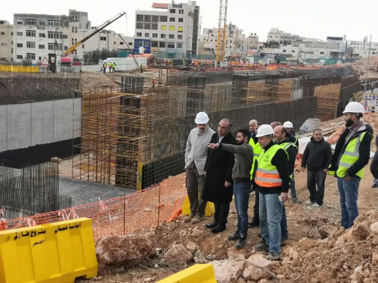 الشواربة يتفقد سير أعمال البنية التحتية لمشروع الباص السريع