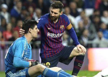 قبل الكلاسيكو.. كورتوا يستفز ميسي وبرشلونة يرد