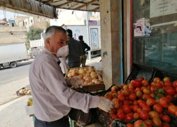 مواطن أردني لـ “البوصلة”: يا تجار ياللي بترفعوا الأسعار اتقوا الله (شاهد)