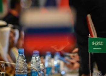 النفط يهبط لأدنى مستوى في 4 سنوات