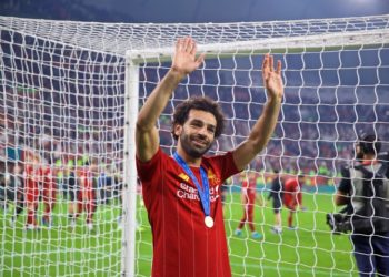 صلاح يتفوق على رونالدو ويحتل المركز 4 بقائمة أفضل 10 هدافين