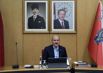 أردوغان يرفض استقالة وزير الداخلية والشعب التركي يرحب