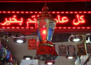 طبول “مسحراتي” غزة تقرع رغم تغييب كورونا أجواء رمضان