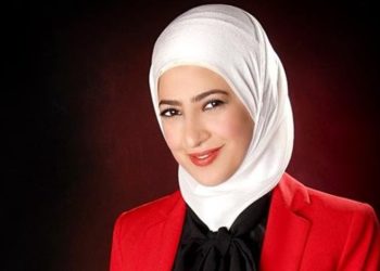 إعلامية عربية تروي ما عانته من تمييز قناة أمريكية ضد حجابها