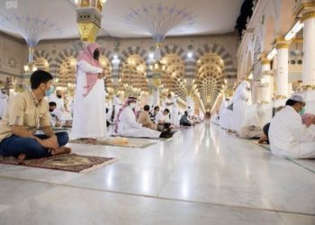 إعادة فتح المسجد النبوي أمام المصلين في السعودية (صور)