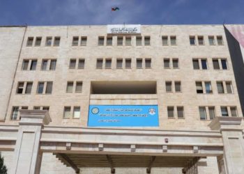 ترميم وتعقيم الدفعة الأولى من وثائق الخدمة المدنية