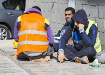 منح العمالة الوافدة الحاصلين على مغادرة مهلة نهائية