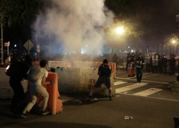 بوليتكو: هكذا تحولت شوارع واشنطن إلى ساحة تيانامين مصغرة
