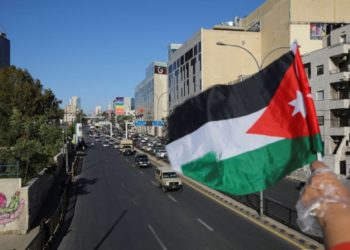 الرزاز يعمم على الوزراء عدم استخدام مركبات الدفع الرباعي في عمان