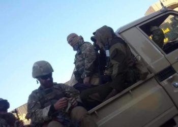 من يدفع رواتب المرتزقة الروس في ليبيا.. صحيفة فرنسية تجيب