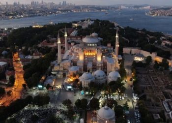 بتعليمات من أردوغان.. جامع “آيا صوفيا” مفتوح 24 ساعة
