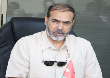 نجل النواصرة ينفي فك اضراب والده عن الطعام
