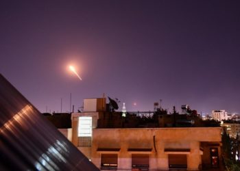 الاحتلال يقصف مواقع للنظام السوري بالقنيطرة