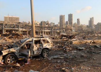 كارثة بيروت.. 300 ألف لبناني يرفضون ترك منازلهم المحطمة