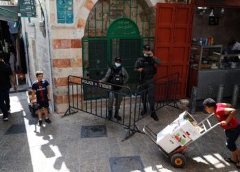الاحتلال يشن حملة اعتقالات ومداهمات بالضفة والقدس (شاهد)