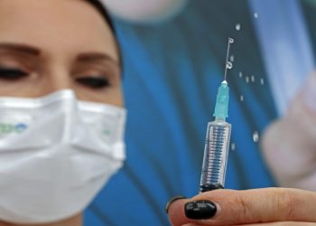 مليون أميركي تلقوا لقاح كورونا حتى الآن ما يعكس تأخرا في برنامج التلقيح
