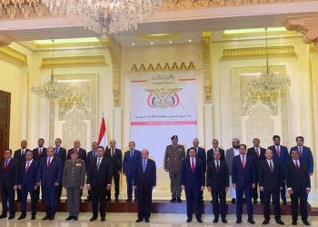 الحكومة اليمنية الجديدة تؤدي اليمين الدستورية أمام هادي في الرياض
