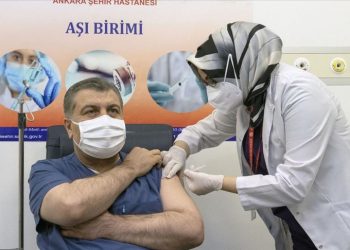 تركيا تبدأ توزيع جرعات للقاح الصيني “كورونافاك”