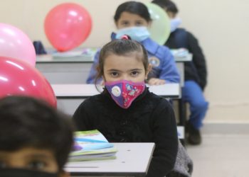 طلاب الصف الثاني يلتحقون بمدارسهم