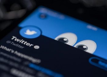 تويتر تسجل أرباحًا بـ 222 مليون دولار