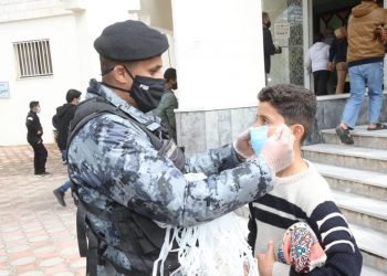 أحكام بالحبس وغرامات مالية لمخالفين لقانون الدفاع في إربد وعجلون
