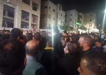 استمرار الاحتجاجات الليلية في ذيبان وحي الطفايلة للمطالبة بالإفراج عن المعتقلين