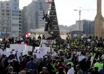 الآلاف يتظاهرون وسط بيروت للمطالبة بحكومة مستقلة