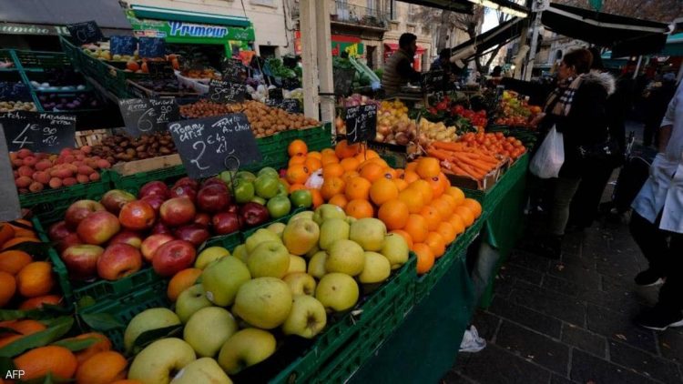 خبراء التغذية يؤكدون على أهمية تناول الخضار والفواكه كل يوم.