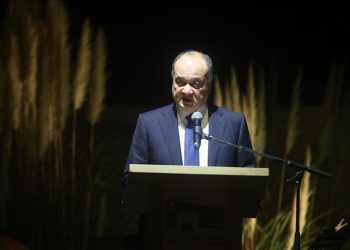 “كرت أحمر” مبكر لناصر القدوة لمهاجمته غزة و”الإسلام السياسي”