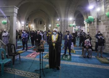 إقامة صلاة التراويح في مساجد غزة وسط تدابير احترازية