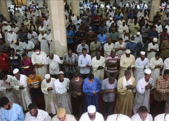 أول ليالي رمضان.. السودانيون يؤدون صلاة التراويح في المساجد