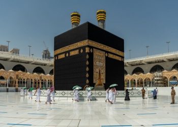 مهاجم منبر الحرم المكي يدعي أنه “المهدي المنتظر”